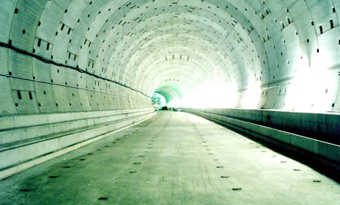 常磐新線 綾瀬川トンネル（埼玉県～東京都）の写真