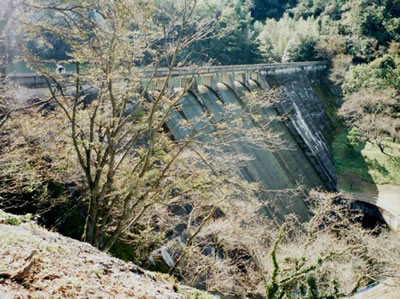 改修前の三高ダムの写真