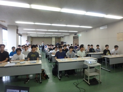工事説明の様子 の写真