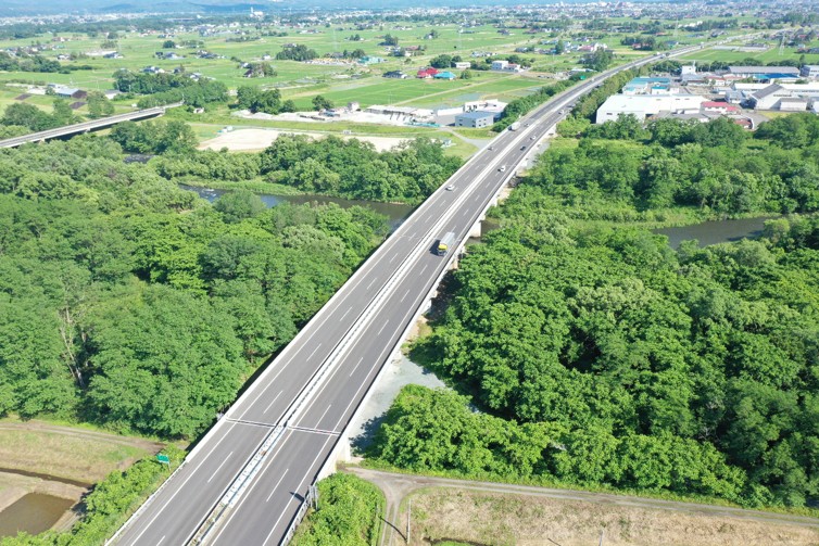東北自動車道 胆沢川橋床版取替工事（岩手県）
