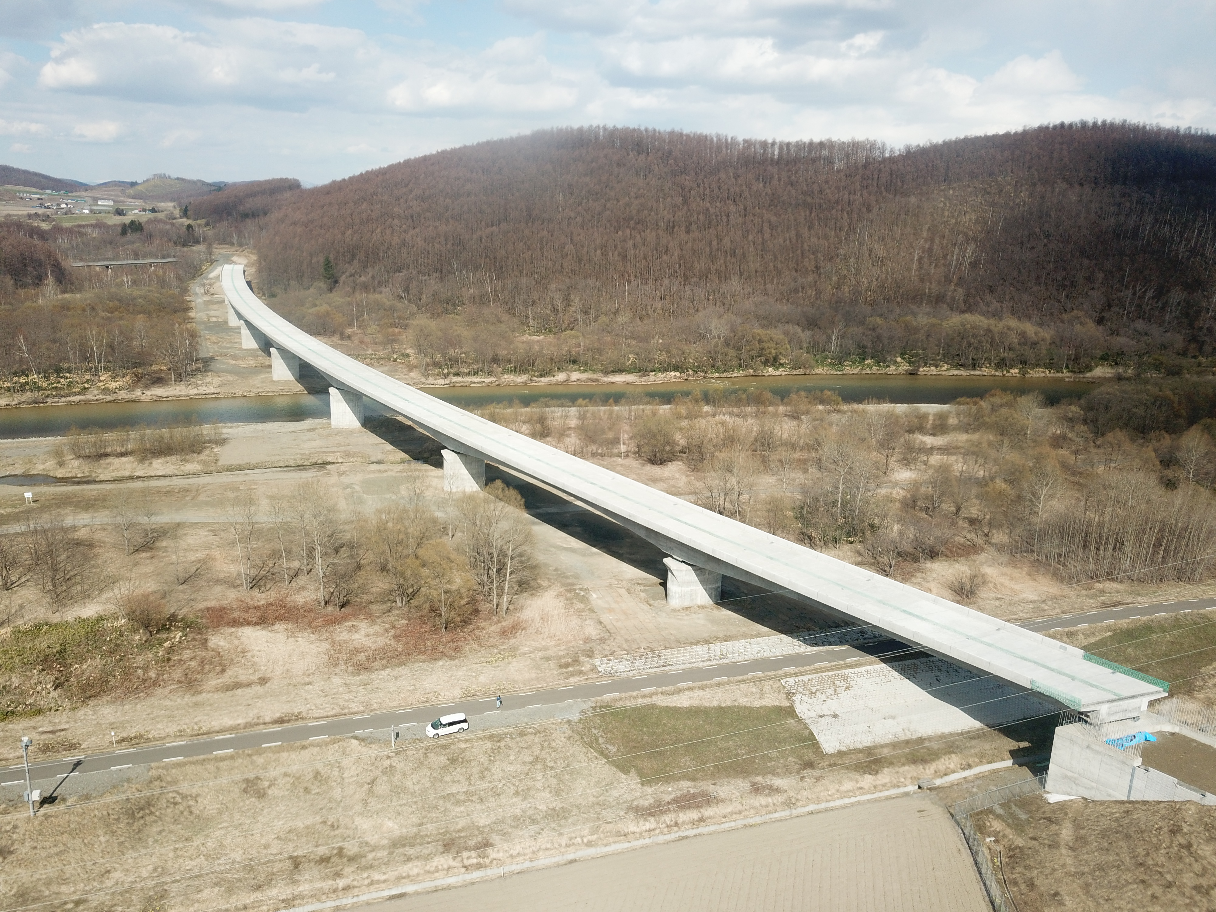 旭川十勝道路　富良野市　新富良野大橋Ｂ橋上部工事　イメージ