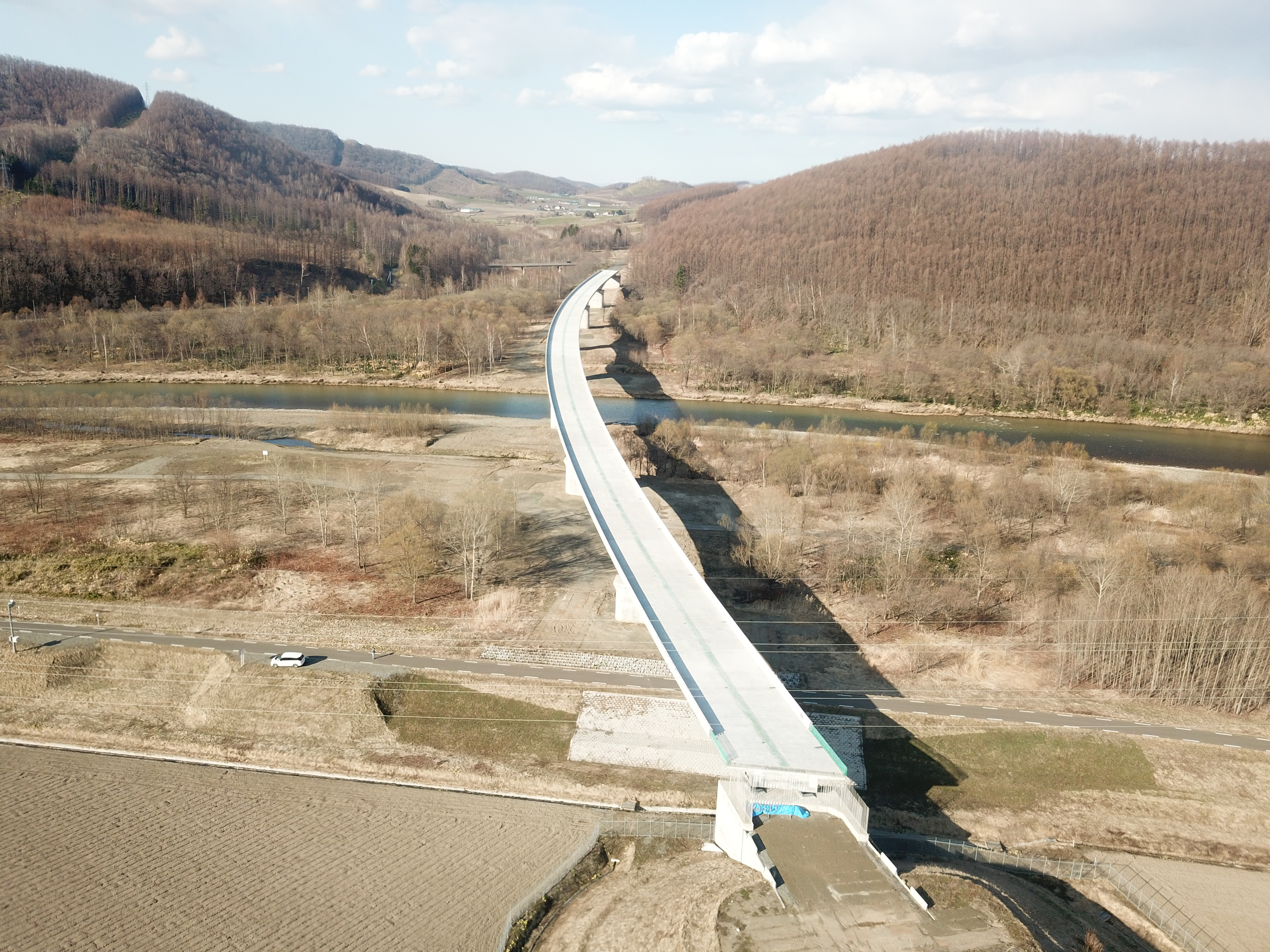 旭川十勝道路　富良野市　新富良野大橋Ｂ橋上部工事　イメージ