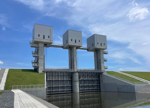 R4荒川第二調節地排水門及び囲繞堤新設工事