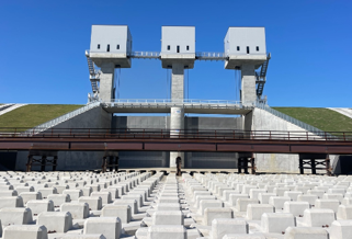 R4荒川第二調節地排水門及び囲繞堤新設工事
