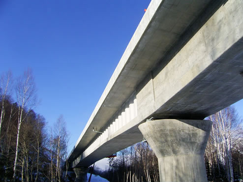 北海道横断自動車道 中トマム第四橋（PC上部工）工事（北海道）の写真