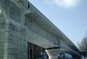北海道横断自動車道 中トマム第四橋（PC上部工）工事（北海道）の写真