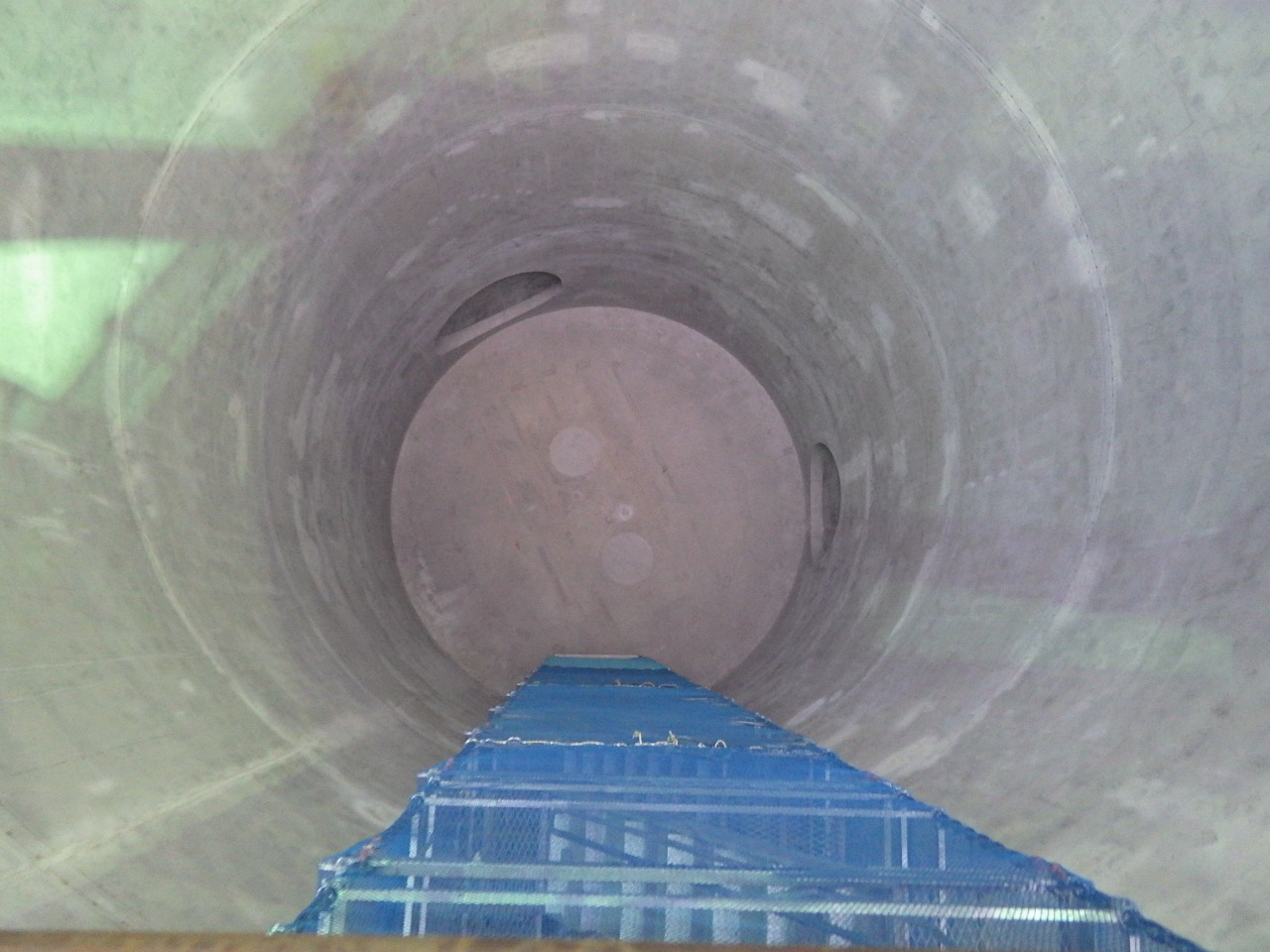 西東京市向台町四丁目地内から小平市天神町三丁目地内間送水管（2000mm）用立坑築造工事　の写真