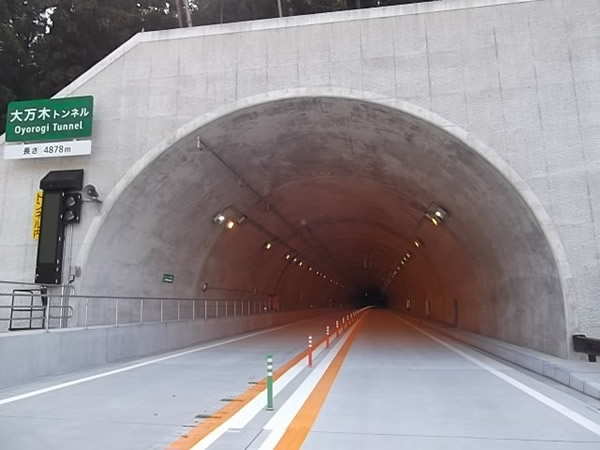 大万木トンネル完成写真