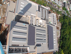 世田谷清掃工場 2007年6月11日現在 西面全景／外構施工中、屋上太陽光パネル施工済み