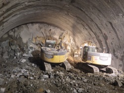 山口第2トンネル工事（岩手県）の工事状況写真（掘削）