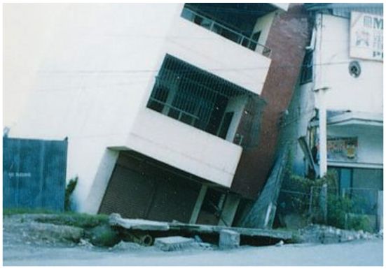 フィリピン・ルソン島地震 画像