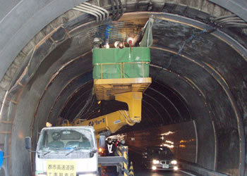 道路トンネル坑口部の補強事例 図