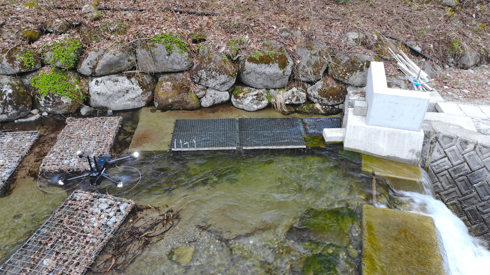 図2 ドローンによる設備点検の状況