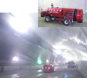 トンネル坑内での散水養生状況と散水車の写真